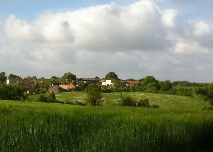 La Petite Maison Crezieres